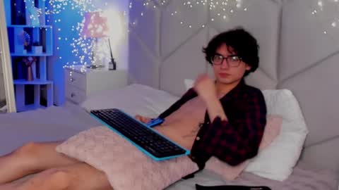 Arnold online show from 12/15/24, 04:04