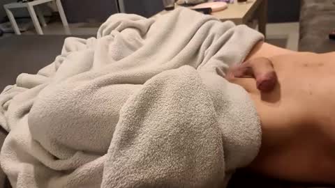 Snapshot of arok73 chatting on 12/21/25, 12:18 Arok online show from 12/21/25, 12:18