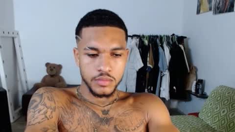 Snapshot of aron_7 chatting on 12/30/24, 07:04 aron_7 online show from 12/30/24, 07:04