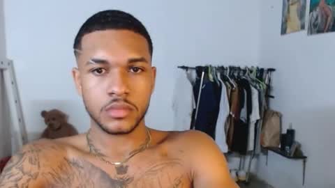 Snapshot of aron_7 chatting on 01/21/25, 05:05 aron_7 online show from 01/21/25, 05:05