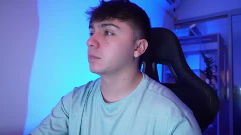 aron__cooper online show from 06/17/26, 02:29