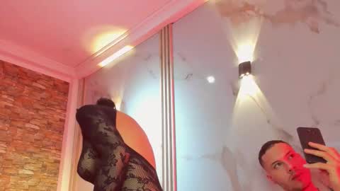 Snapshot of aron_and_molly chatting on 11/21/25, 12:26 aron and molly online show from 11/21/25, 12:26