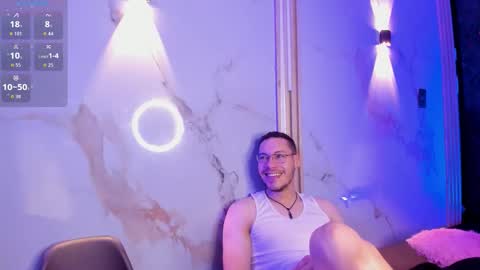 Snapshot of aron_and_molly chatting on 12/05/25, 11:52 aron and molly online show from 12/05/25, 11:52