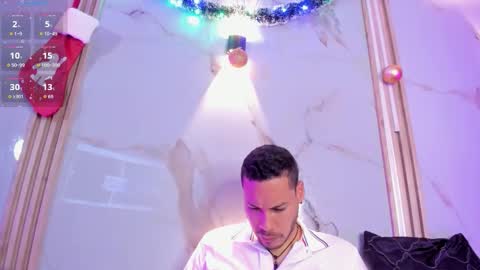 Snapshot of aron_and_molly chatting on 12/22/25, 12:24 aron and molly online show from 12/22/25, 12:24