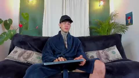 Snapshot of aron_ford chatting on 06/09/26, 12:11 Aron ford online show from 06/09/26, 12:11