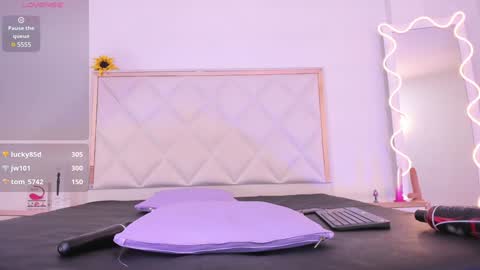 Snapshot of aron_tay chatting on 12/24/24, 12:44  your aron  online show from 12/24/24, 12:44