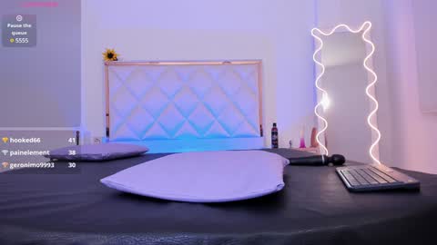 Snapshot of aron_tay chatting on 01/10/25, 09:23  your aron  online show from 01/10/25, 09:23