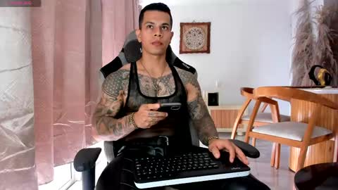 Snapshot of arondark chatting on 04/19/26, 03:33 DarkMaster online show from 04/19/26, 03:33