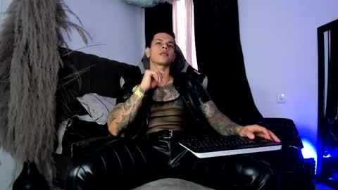 Snapshot of arondark chatting on 05/11/26, 04:04 DarkMaster online show from 05/11/26, 04:04