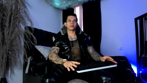 Snapshot of arondark chatting on 05/12/26, 12:35 DarkMaster online show from 05/12/26, 12:35