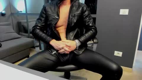 AronGrant online show from 12/18/25, 10:32