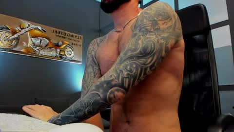 Snapshot of arongrant chatting on 04/27/26, 10:13 AronGrant online show from 04/27/26, 10:13
