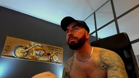 Snapshot of arongrant chatting on 05/16/26, 10:36 AronGrant online show from 05/16/26, 10:36