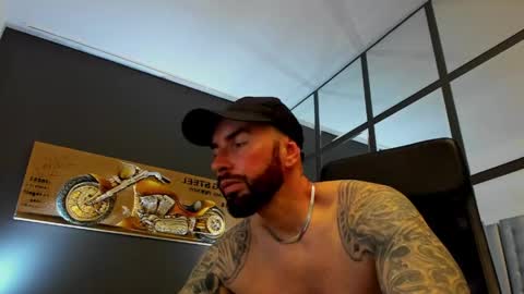 Snapshot of arongrant chatting on 05/20/26, 09:26 AronGrant online show from 05/20/26, 09:26