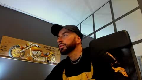Snapshot of arongrant chatting on 06/13/26, 08:45 AronGrant online show from 06/13/26, 08:45
