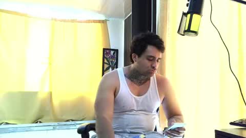 Snapshot of aronmiller404 chatting on 06/04/26, 01:39 aronmiller online show from 06/04/26, 01:39