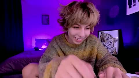 Snapshot of aronn_44 chatting on 05/31/26, 01:47 Aaron online show from 05/31/26, 01:47