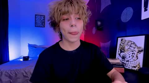 Snapshot of aronn_44 chatting on 06/01/26, 12:51 Aaron online show from 06/01/26, 12:51