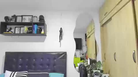 ARON  Independent model  online show from 09/17/25, 01:29