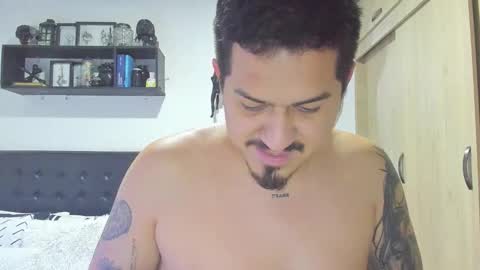 ARON  Independent model  online show from 10/28/25, 01:42