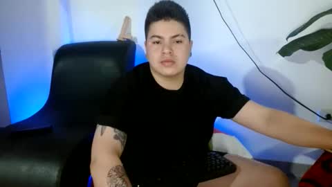 Snapshot of aroon_1923 chatting on 04/08/26, 02:33 aroon_1923 online show from 04/08/26, 02:33