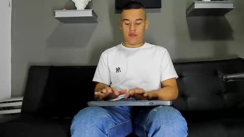 AROON HOT online show from 02/02/26, 12:04