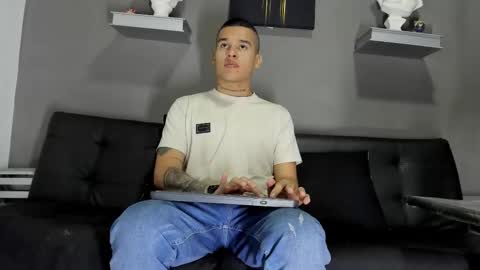 AROON HOT online show from 02/04/26, 12:00