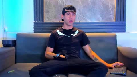 Aroon   online show from 12/01/25, 11:48