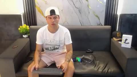 Aroon   online show from 04/12/26, 03:55