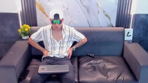 Aroon   online show from 04/17/26, 04:15