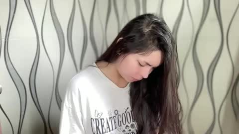 KATE MORE  online show from 11/14/25, 05:50