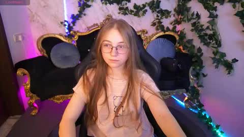 Snapshot of arrinawair chatting on 09/15/25, 07:41 arrinawair online show from 09/15/25, 07:41