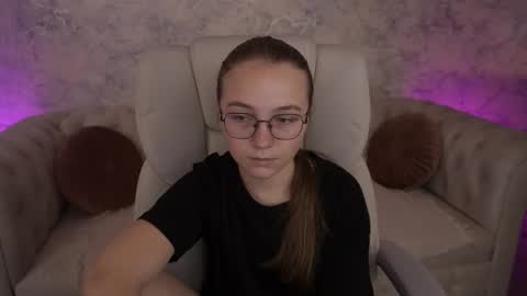 Snapshot of arrinawair chatting on 10/01/25, 07:36 arrinawair online show from 10/01/25, 07:36