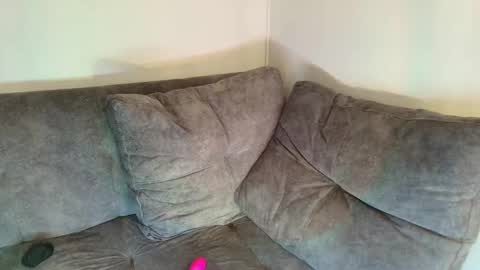 Snapshot of art_fer chatting on 12/18/24, 06:03 Fernanda online show from 12/18/24, 06:03