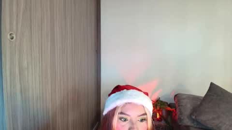 Snapshot of art_fer chatting on 12/23/24, 08:03 Fernanda online show from 12/23/24, 08:03