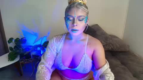 Snapshot of art_fer chatting on 12/28/24, 07:01 Fernanda online show from 12/28/24, 07:01