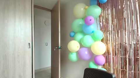 Snapshot of art_fer chatting on 02/25/25, 04:53 Fernanda online show from 02/25/25, 04:53