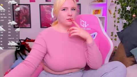 art_lovee_ online show from 12/23/25, 01:47