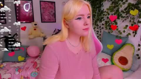 art_lovee_ online show from 02/15/26, 01:46