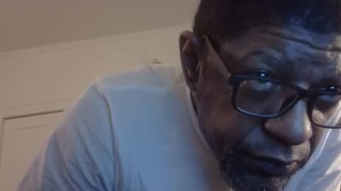 Snapshot of arteblazze chatting on 05/29/26, 03:37 Arteblazze not daddy boy bitch or nigga online show from 05/29/26, 03:37