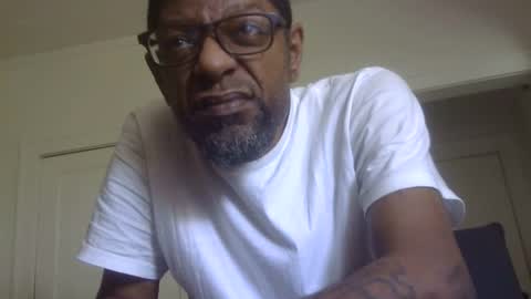 Snapshot of arteblazze chatting on 05/31/26, 06:42 Arteblazze not daddy boy bitch or nigga online show from 05/31/26, 06:42