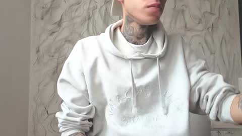   online show from 10/11/25, 03:32