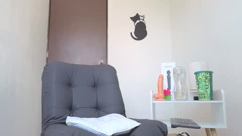   online show from 10/24/25, 02:35