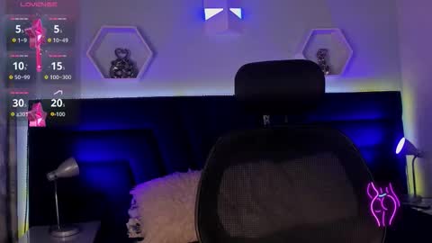 Snapshot of artemis_nyx chatting on 11/25/25, 08:53 artemis_nyx online show from 11/25/25, 08:53