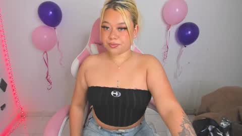 Snapshot of arthemiss033 chatting on 11/03/25, 01:29 Val online show from 11/03/25, 01:29