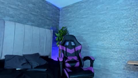 arthurcox_ online show from 11/07/25, 05:35