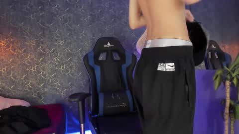 arthurcox_ online show from 11/16/25, 05:18