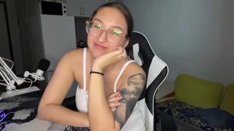 Mia  online show from 02/20/26, 03:23