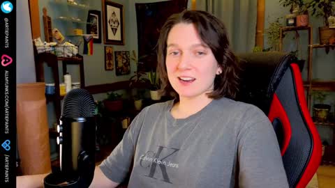 Snapshot of artiepaints chatting on 12/04/24, 04:21 Artie Paints online show from 12/04/24, 04:21