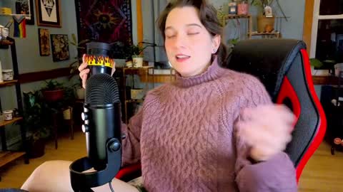 Snapshot of artiepaints chatting on 12/04/24, 10:51 Artie Paints online show from 12/04/24, 10:51